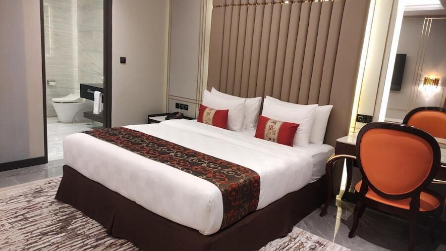 Po Hotel Semarang Exteriör bild