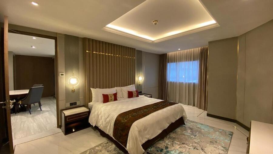 Po Hotel Semarang Exteriör bild